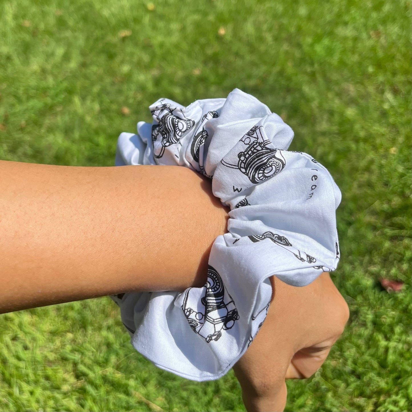 World Traveler Cotton Scrunchie Set: Paris, London Prints