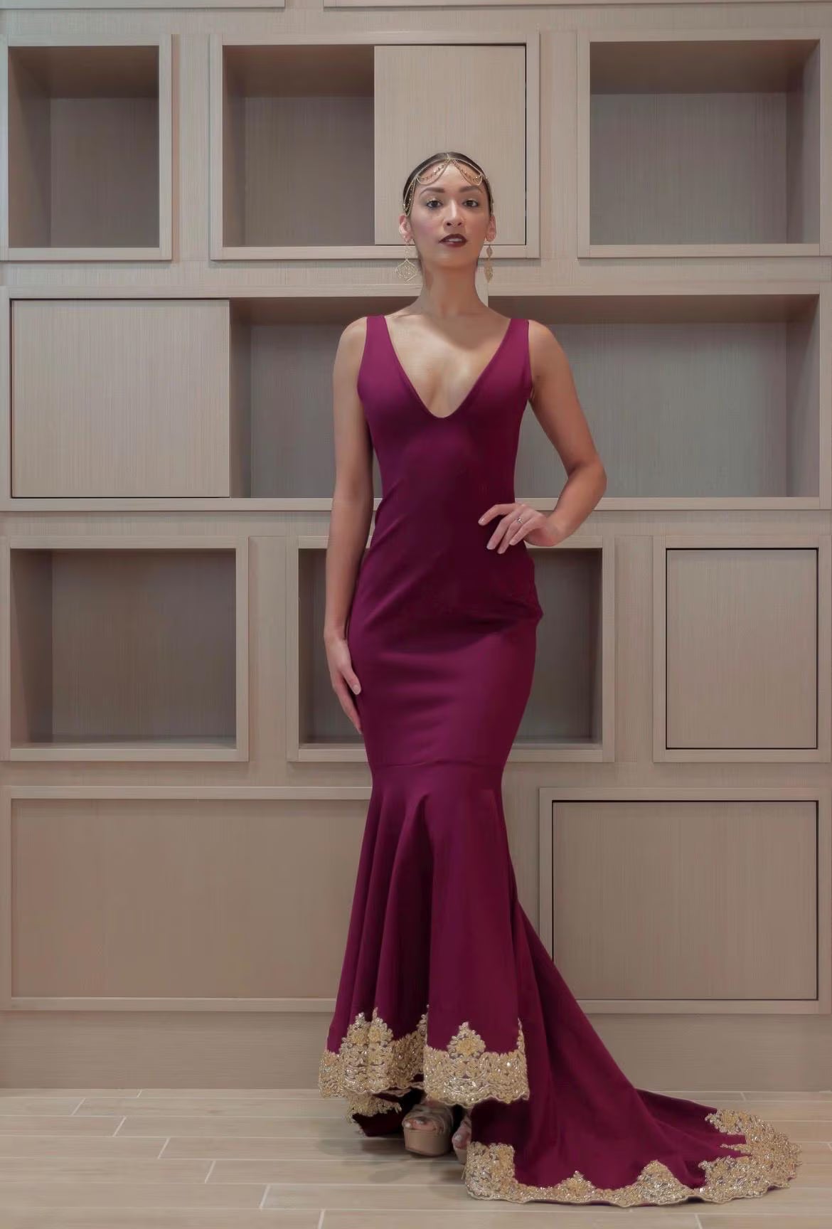 Vestido negro de encaje con pedrería Lilith